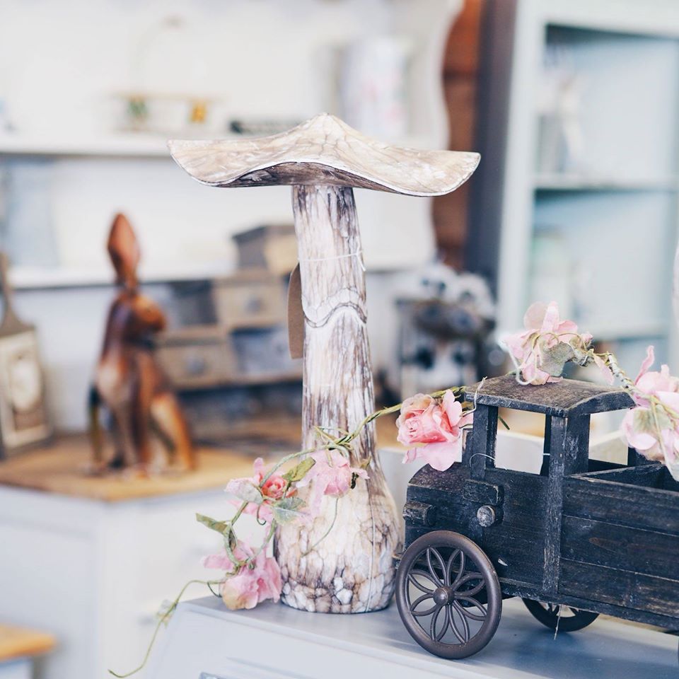 Make a house a home with our beautiful signs, gifts, ornaments and dressings