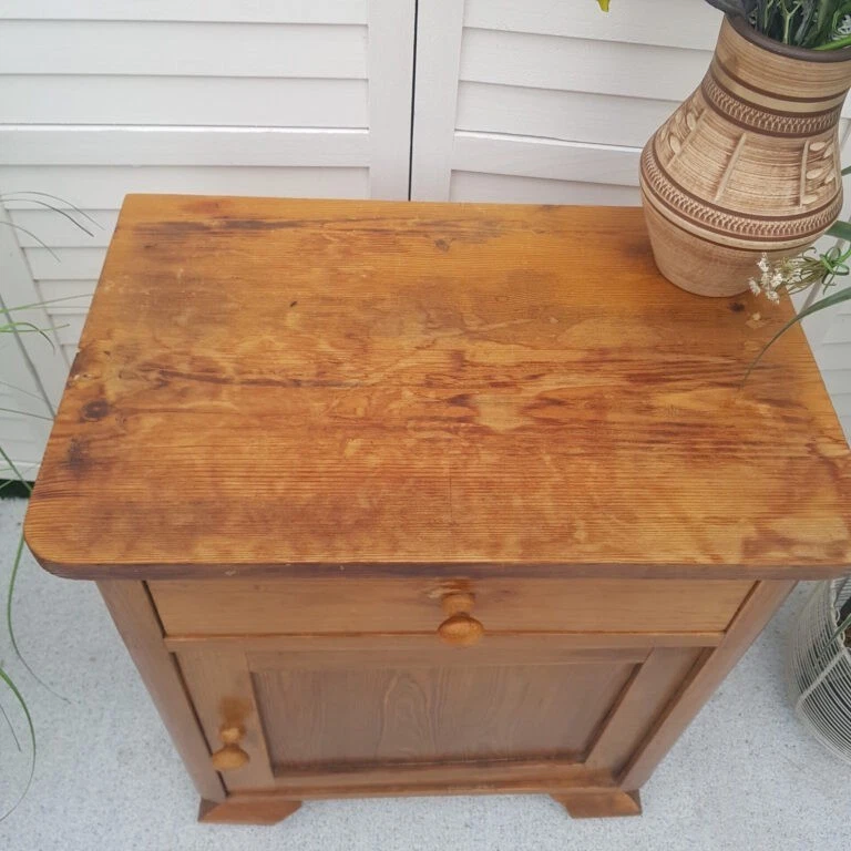 Cabinet – Victorian Style – Rustic Pine Cabinet – Victorian Style – Rustic Pine