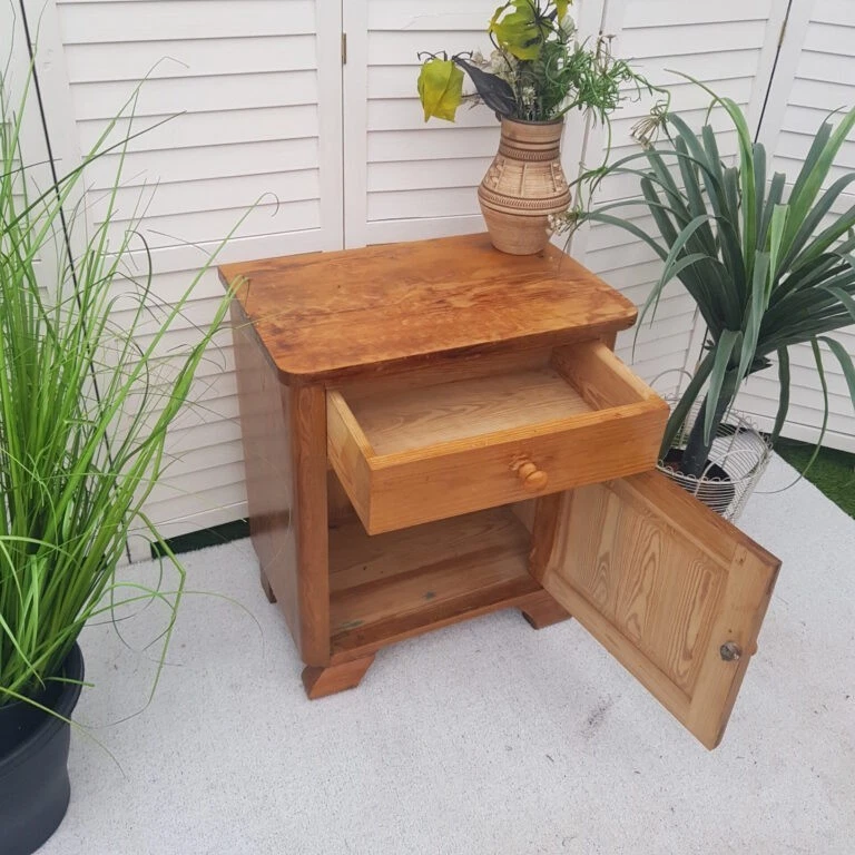 Cabinet – Victorian Style – Rustic Pine Cabinet – Victorian Style – Rustic Pine