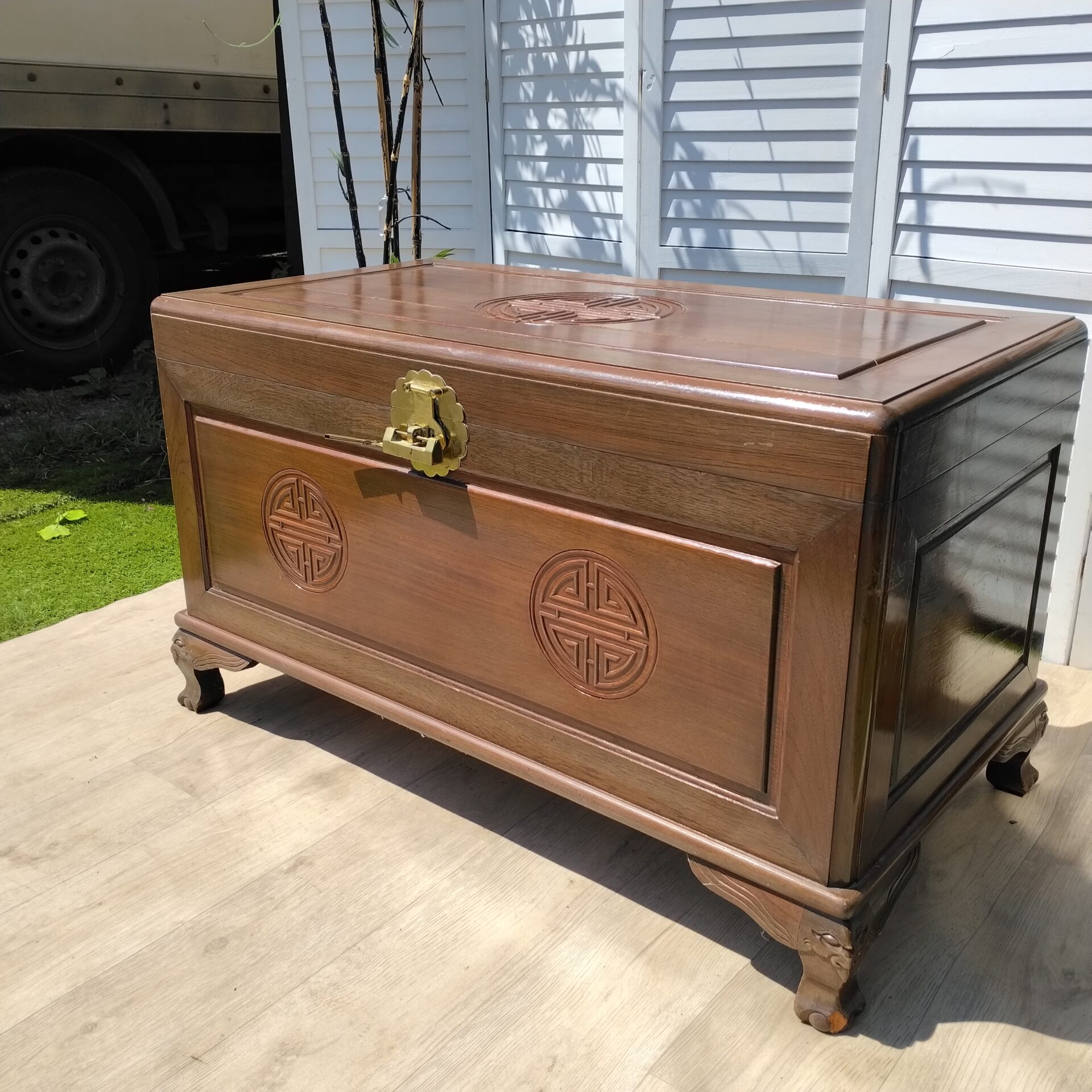 Chest - Camphor Wood - Oriental Style - Carved - Shou Medallion Chest - Camphor Wood - Oriental Style - Carved - Shou Medallion