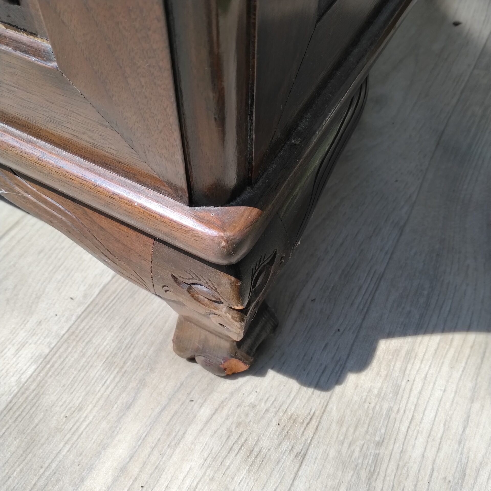 Chest - Camphor Wood - Oriental Style - Carved - Shou Medallion Chest - Camphor Wood - Oriental Style - Carved - Shou Medallion