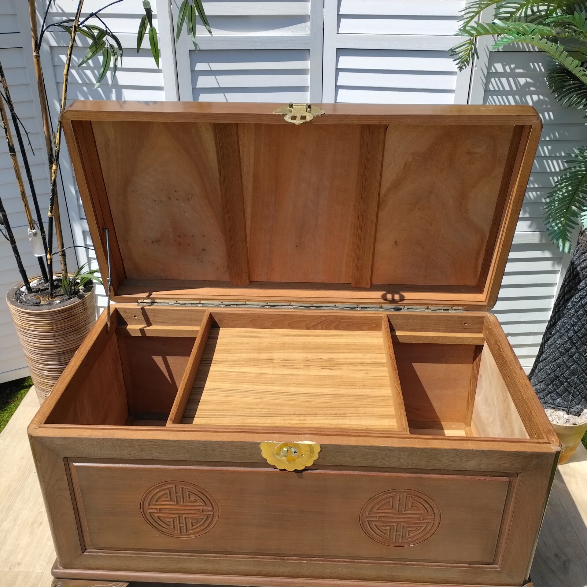 Chest - Camphor Wood - Oriental Style - Carved - Shou Medallion Chest - Camphor Wood - Oriental Style - Carved - Shou Medallion