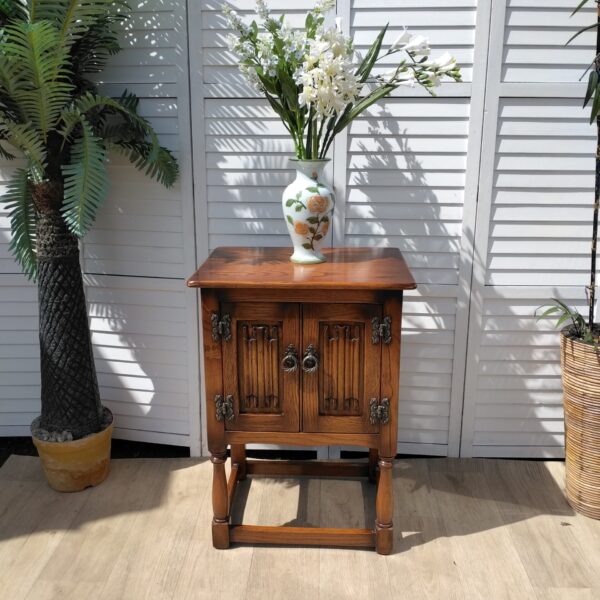 Cabinet - Vintage - Linenfold