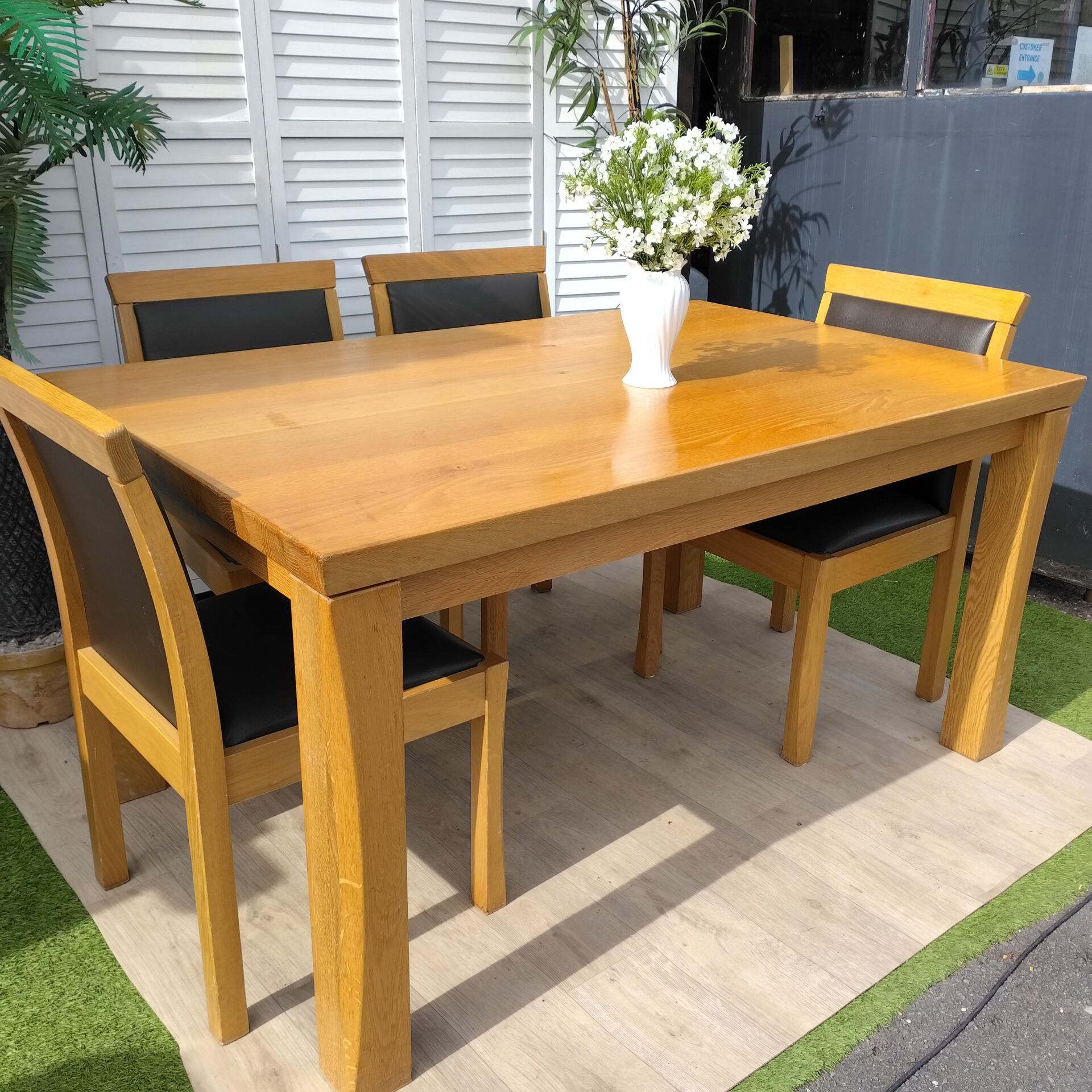 Dining Table and Four Chairs - Modern - Oak Dining Table and Four Chairs - Modern - Oak