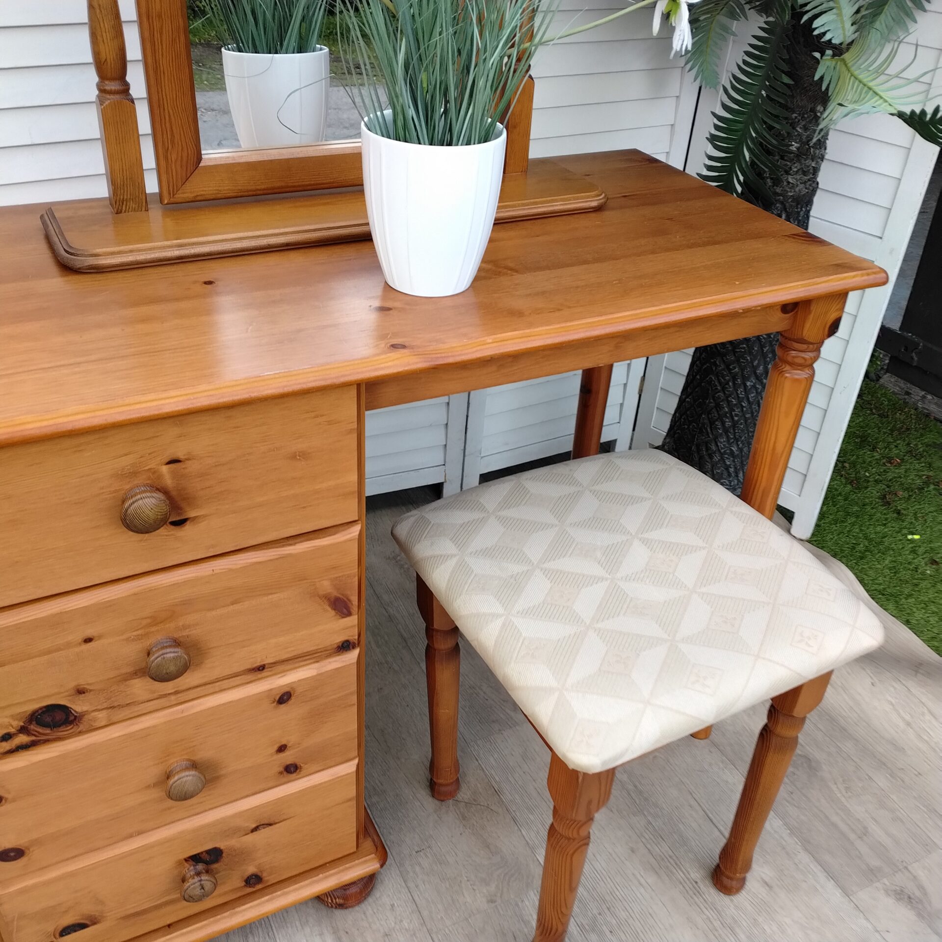 Dressing Table - Pine - + Mirror + Stool Dressing Table - Pine - + Mirror + Stool