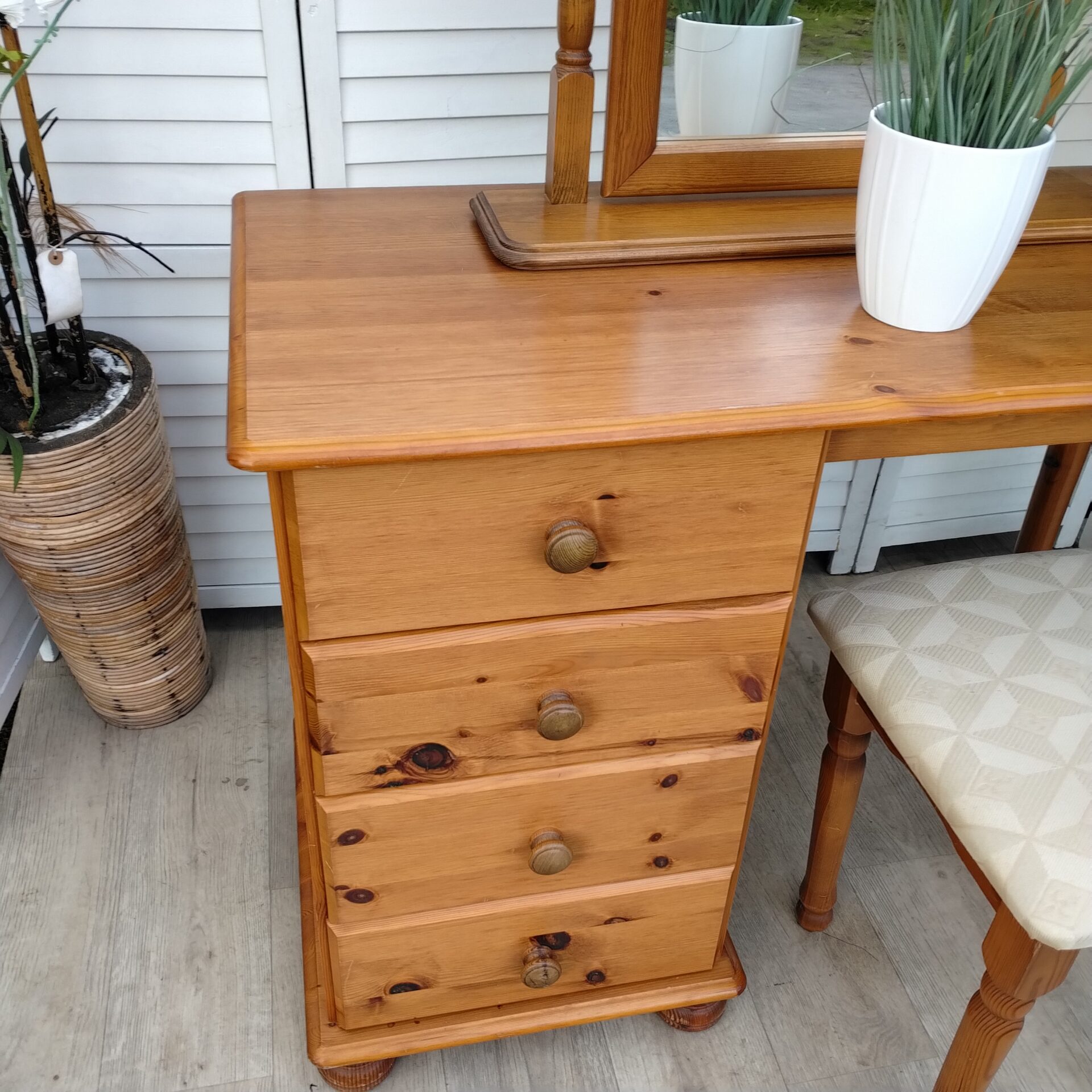 Dressing Table - Pine - + Mirror + Stool Dressing Table - Pine - + Mirror + Stool