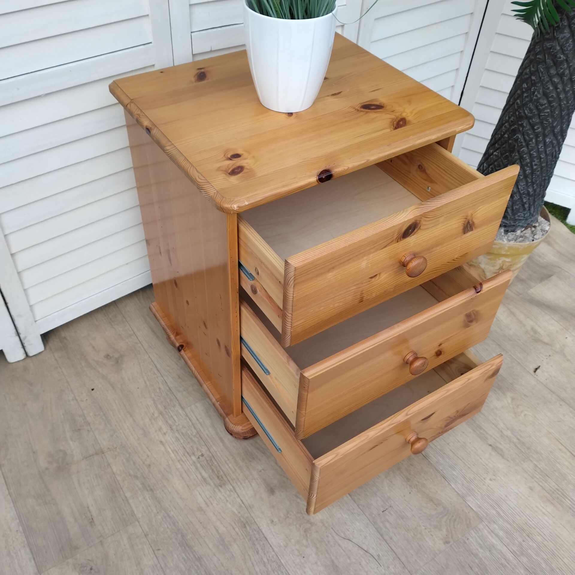 Chest of Drawers - Bedside - Modern - Pine Chest of Drawers - Bedside - Modern - Pine
